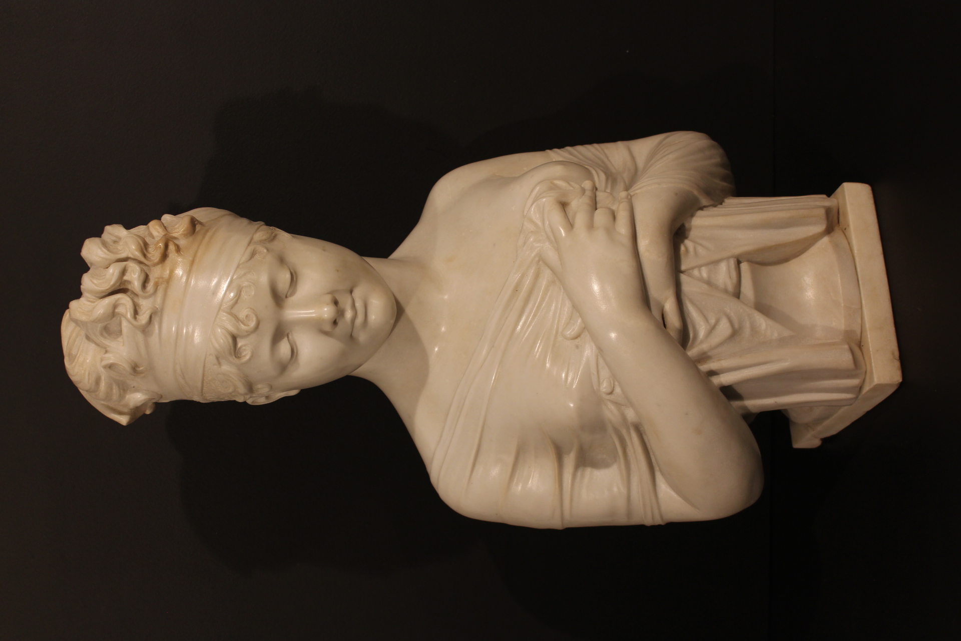  Buste de femme en marbre de Carrare