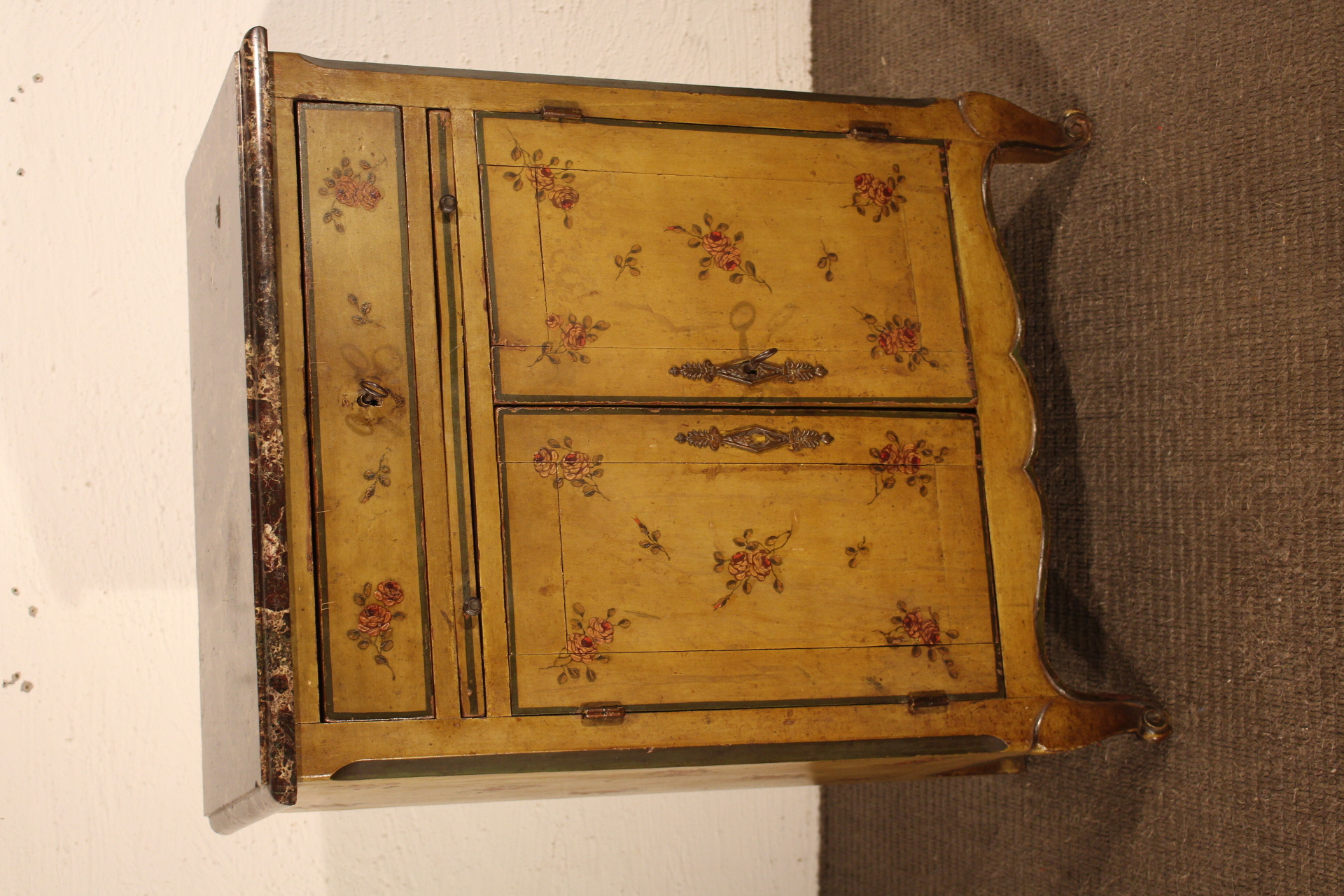  Petite commode 19e siècle
