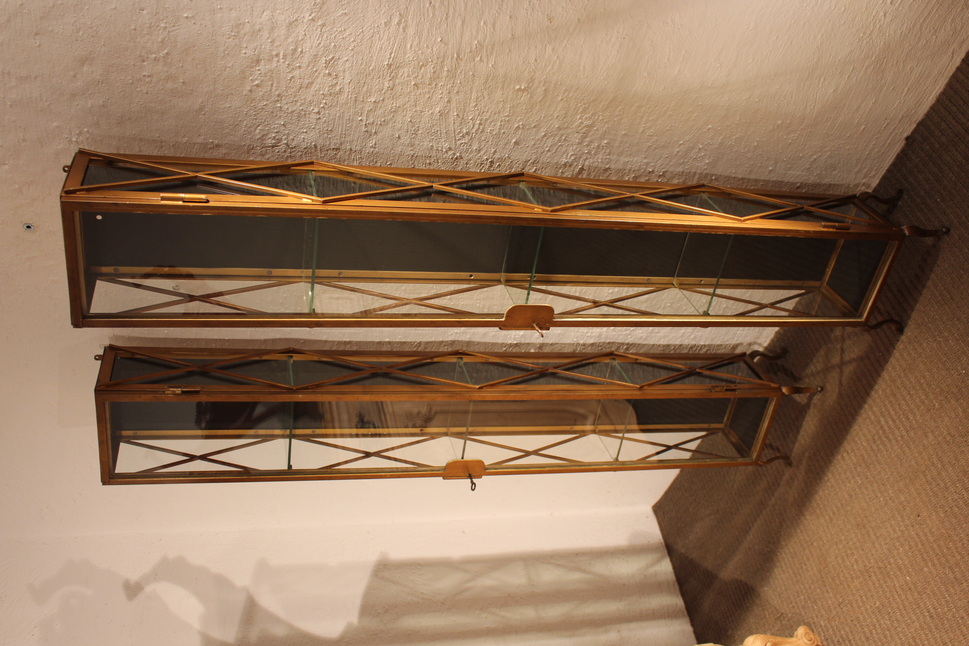 Petite paire de vitrines des années 1950