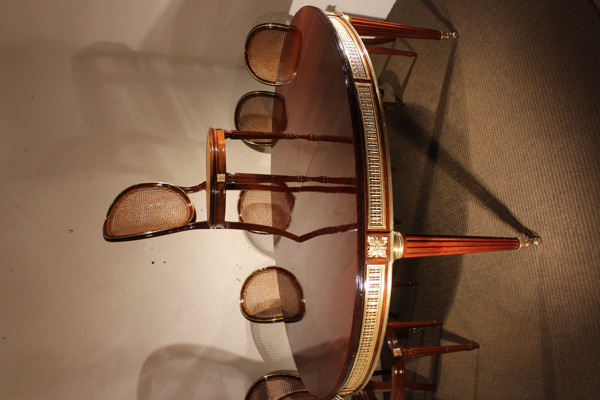  Table et ses 10 chaises Louis XVI